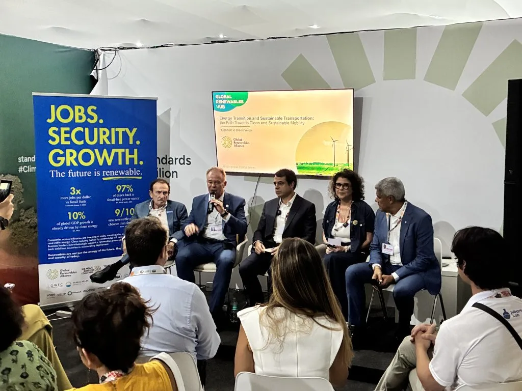 Sistema CFQ/CRQs amplia atuação na COP30 e participa da Blue Zone com debate sobre transição energética